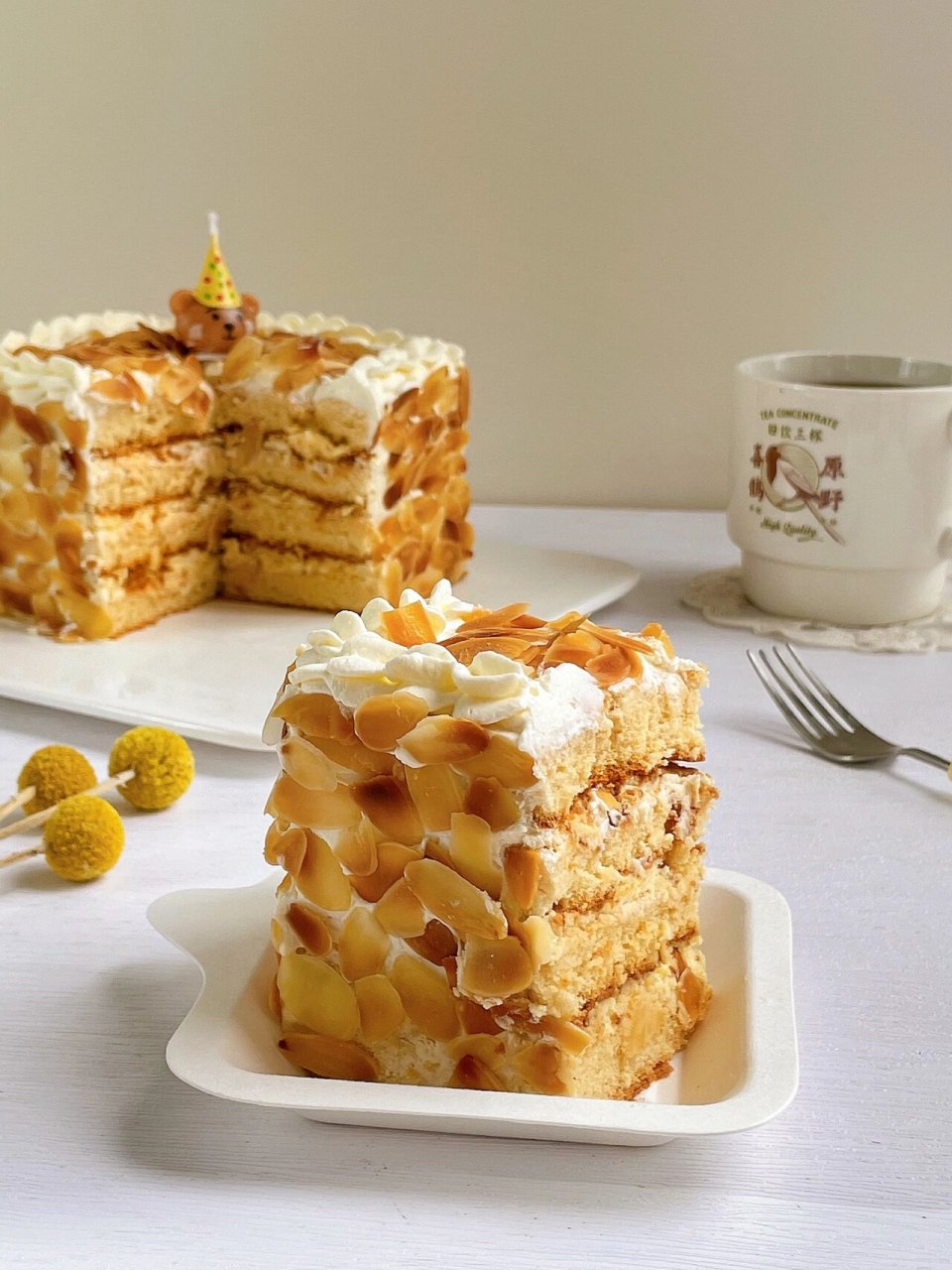 今天分享的这个真是焦糖爱好者的心头好 松软的海盐焦糖蛋糕胚空口吃