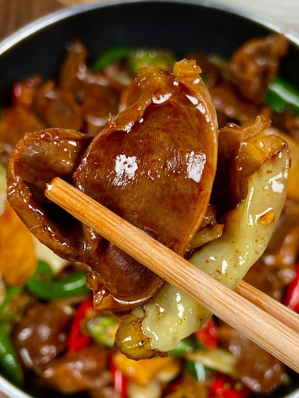 我爸说家里买多了鸡胗,叫我拿回家炒个泡椒鸡胗给婷总吃吃!