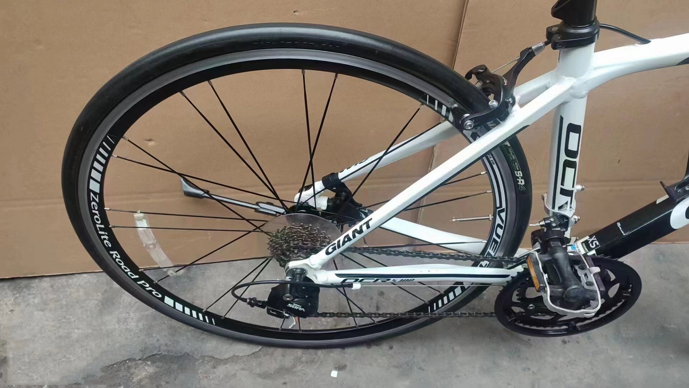 出捷安特ocr5700 3000元 捷安特ocr5700 18速c刹 xs车架700c轮组 中空