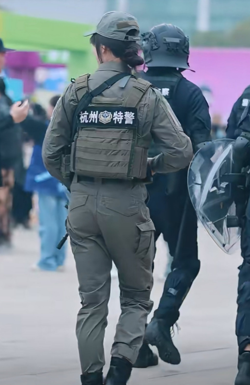 杭州特警的新制服,看起来很不错