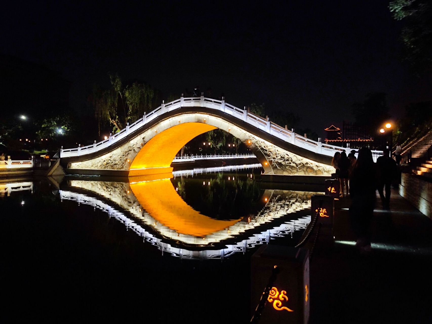 月亮桥打卡~ "水中月是天上月" 坐标安定门护城河月亮桥,超级漂亮,是