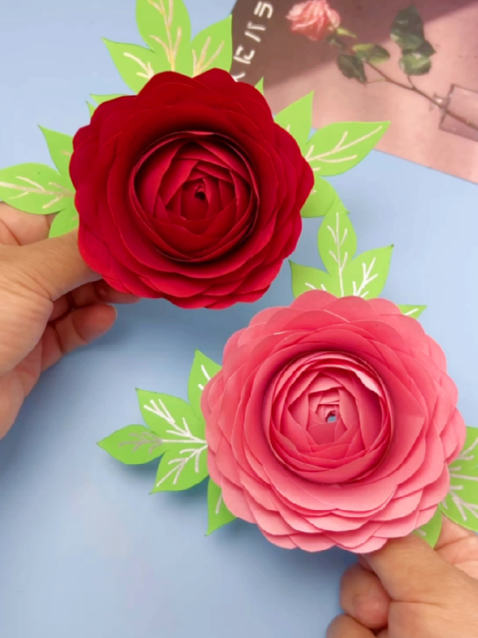 折纸立体花朵 用一些小正方形纸在杯子上套一套就能变成美美的花朵,你