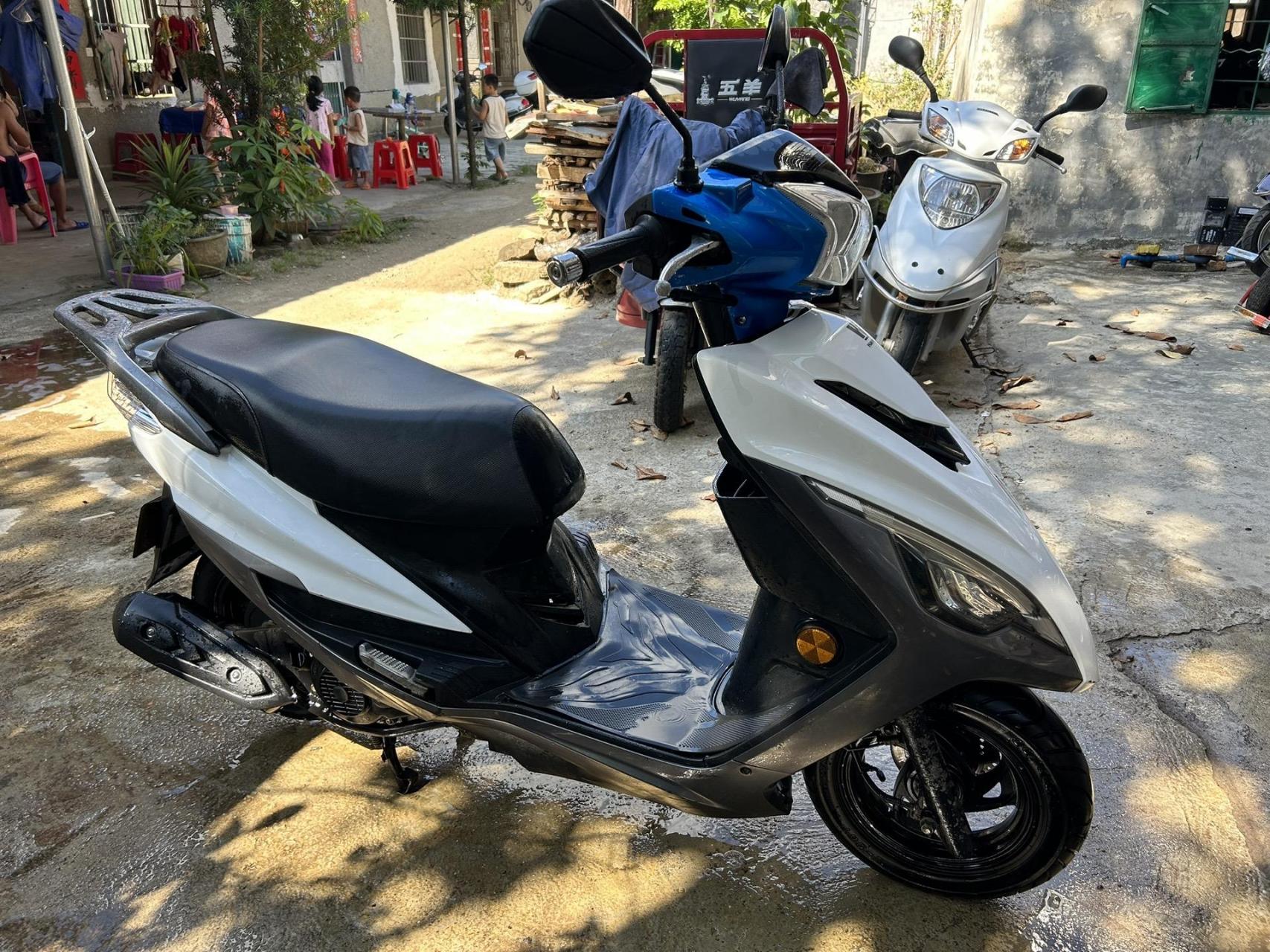 豪爵电喷 灵迪125  型号:hj125t