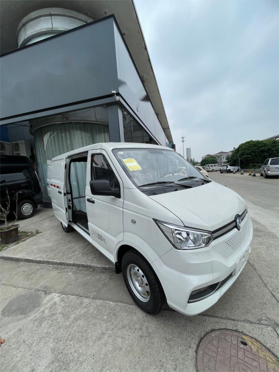 纯电新能源货车东风御风em26续航220km车身长宽高4865x1715x2060货箱