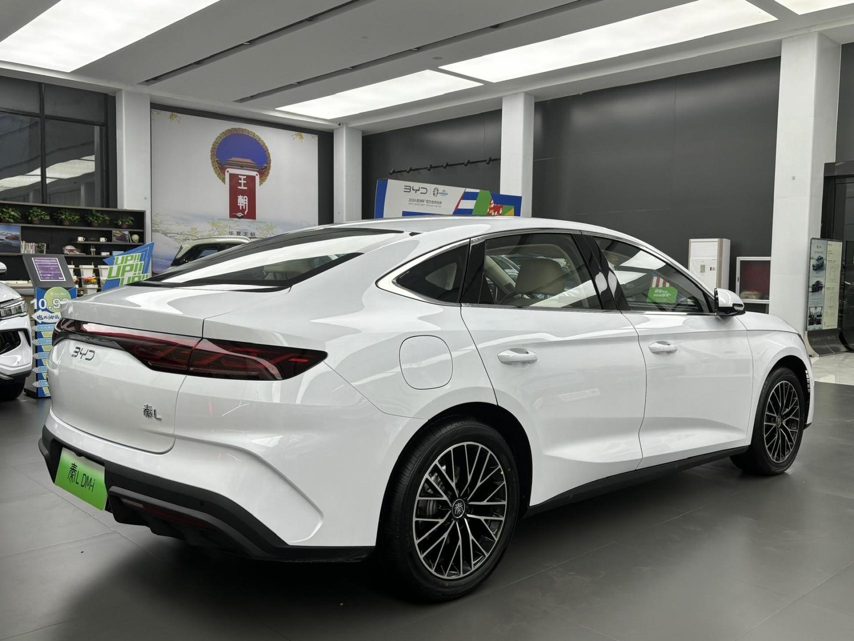 比亚迪王朝发布12万起的b级车秦l!