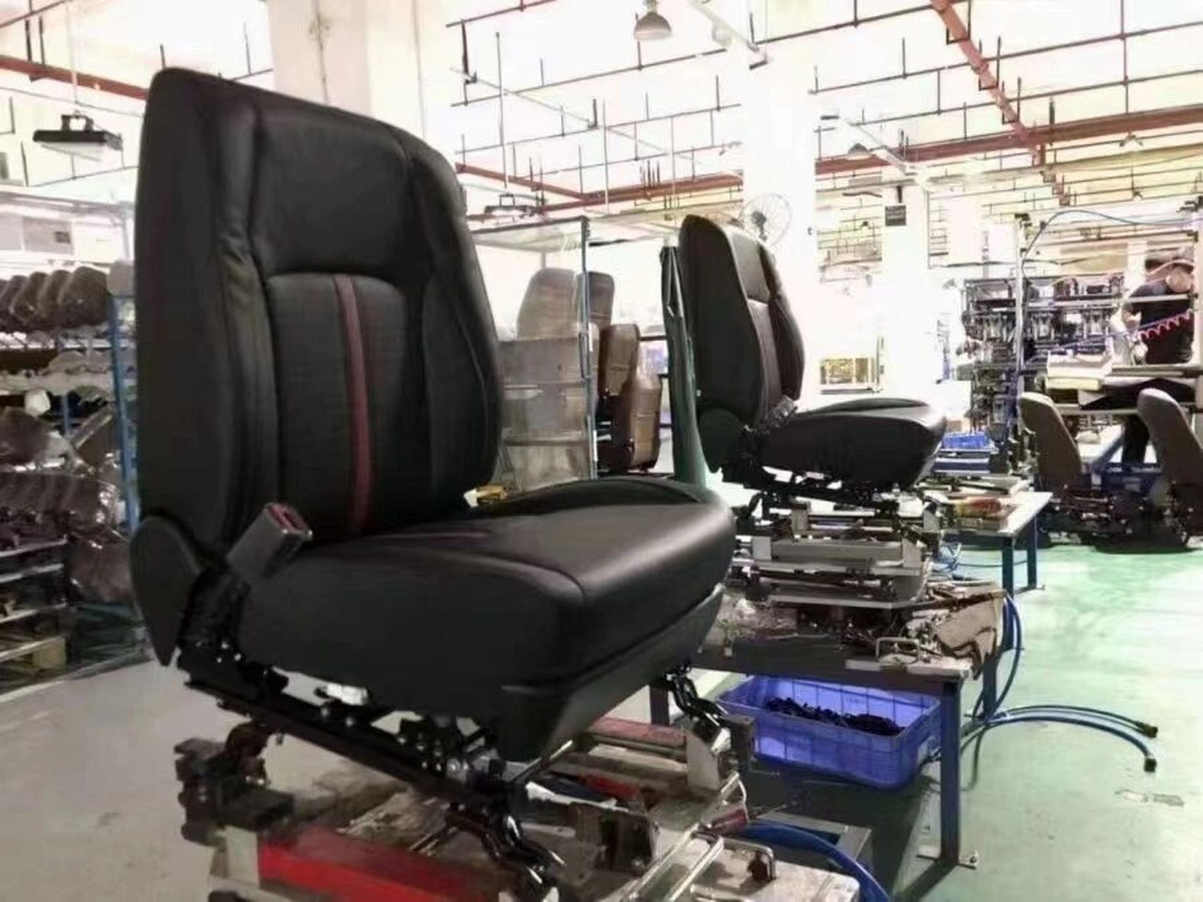 67西安高新佛吉亚座椅厂 招聘要求:年龄18-45周岁(男) 薪资待遇