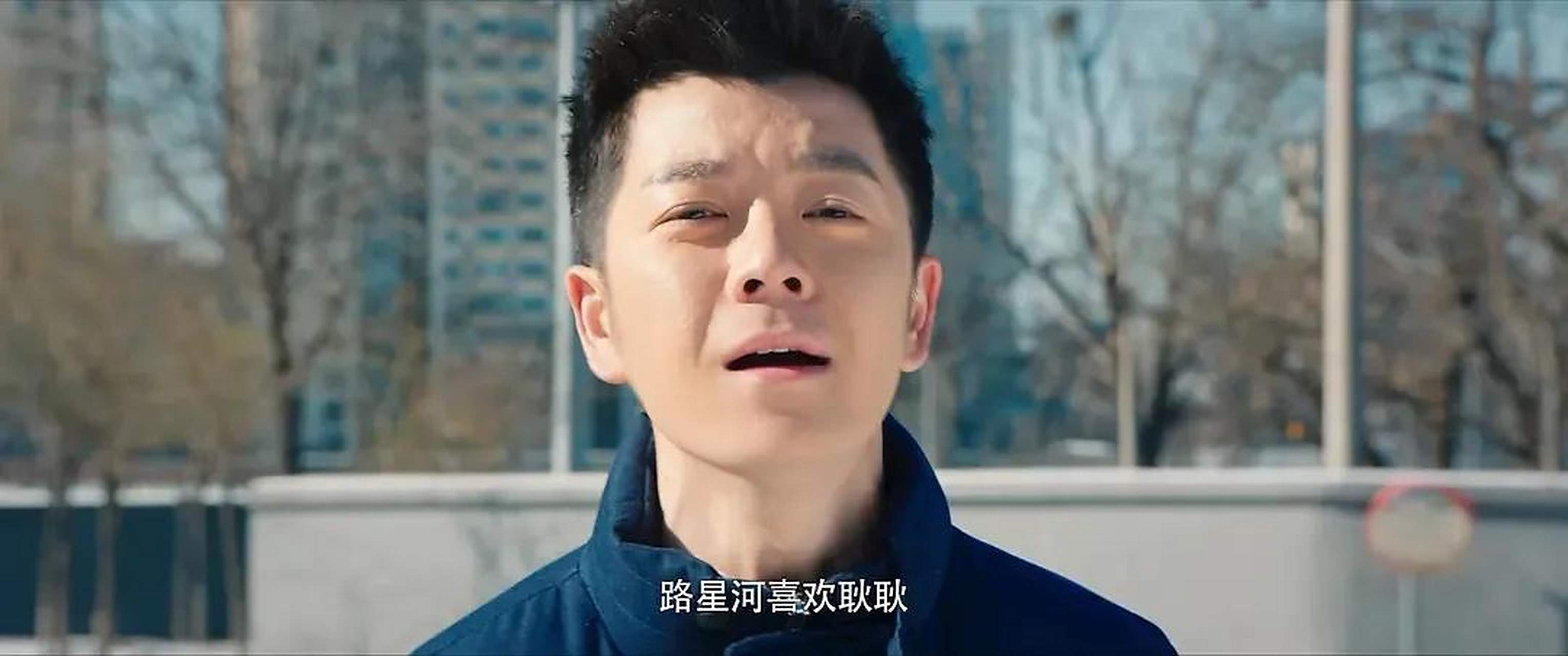 王栎鑫再现路星河表白名场面《今晚开放麦》节目里,王栎鑫 面对"少年