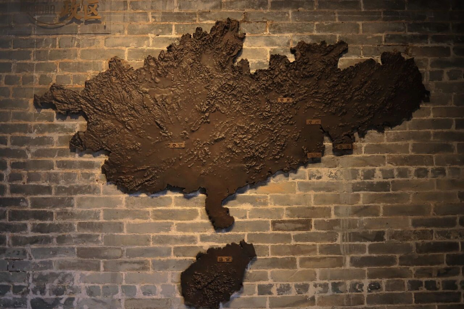 简介: 岭南金融博物馆位于广州市越秀区西湖路流水井29号庐江书院