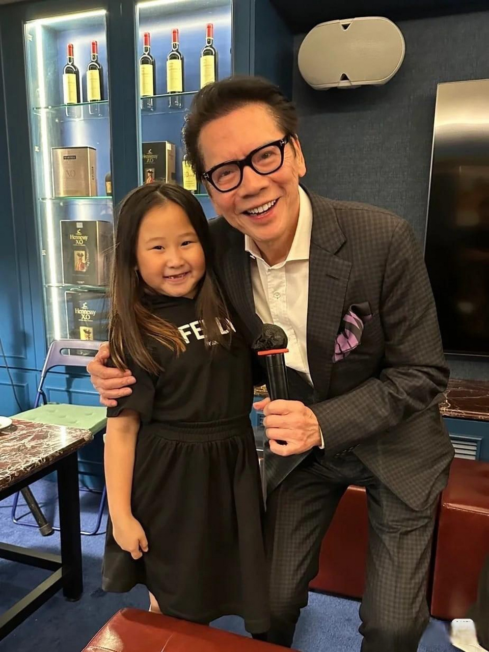 宇宙最强甄子丹不襟老,满面皱纹不及同场吕良伟向华强滑溜 宇宙最强的