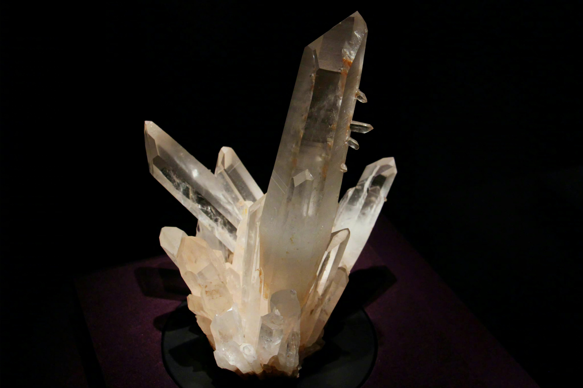 xin体验# #博物山东# 【宝石矿物知多少·"闽主作紫微宫,饰以水晶"】