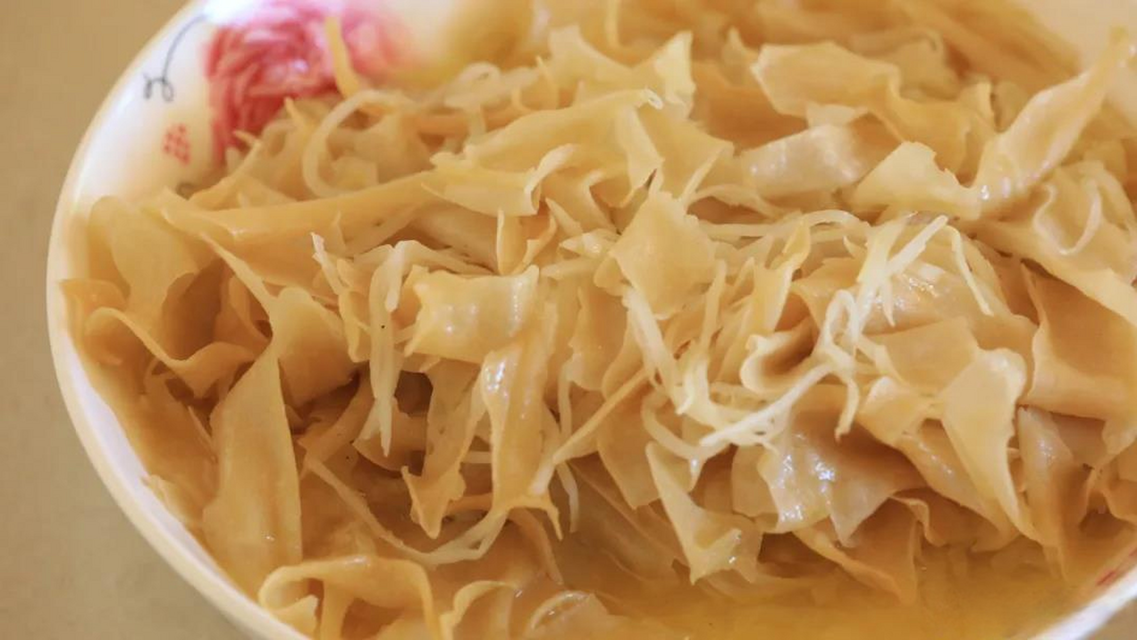 施甸豆片又名干兰片,是施甸县的传统名食,已有100多年的历史