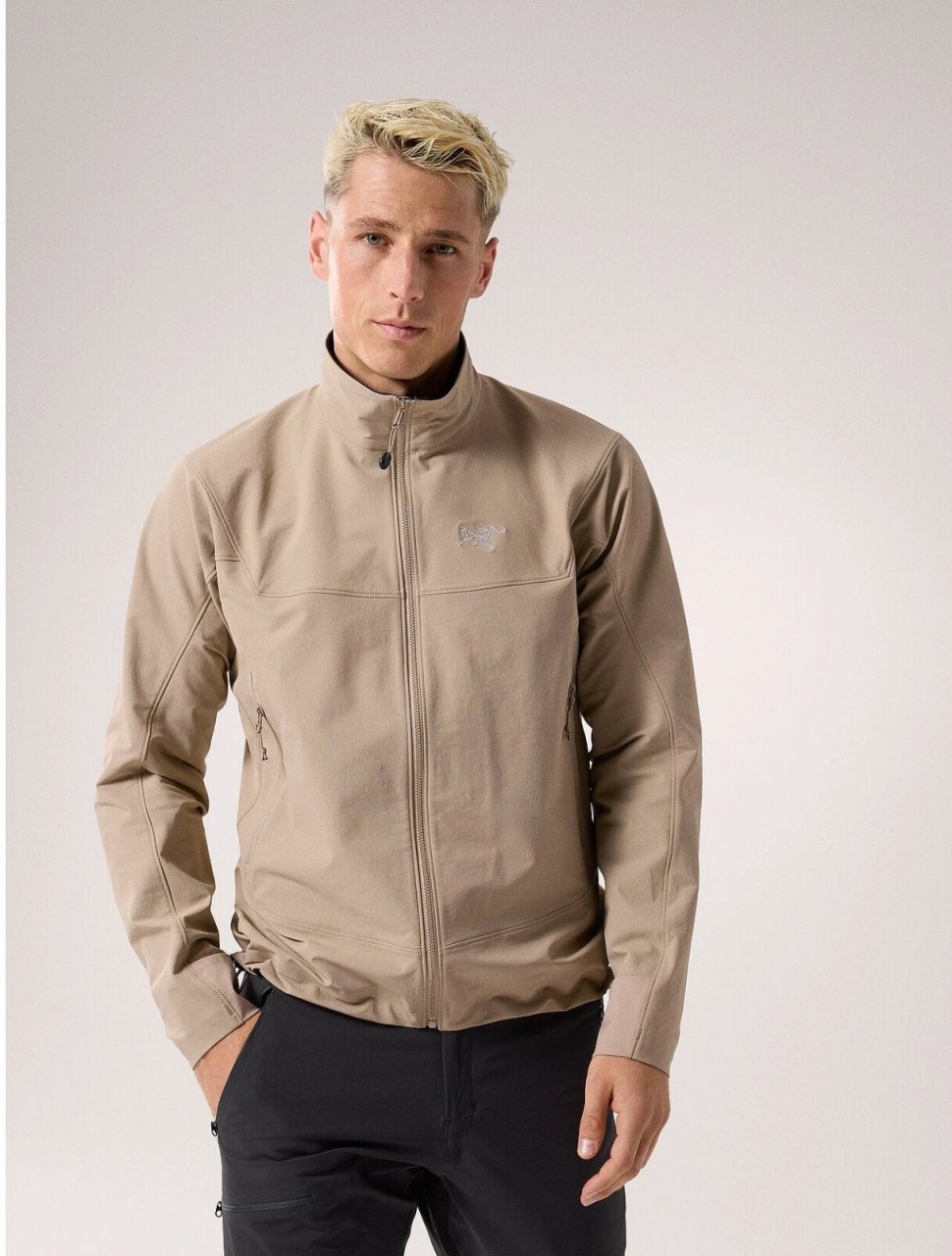 始祖鸟gamma jacket gamma jacket浩渺灰 来了 买过gamma的都知道料子