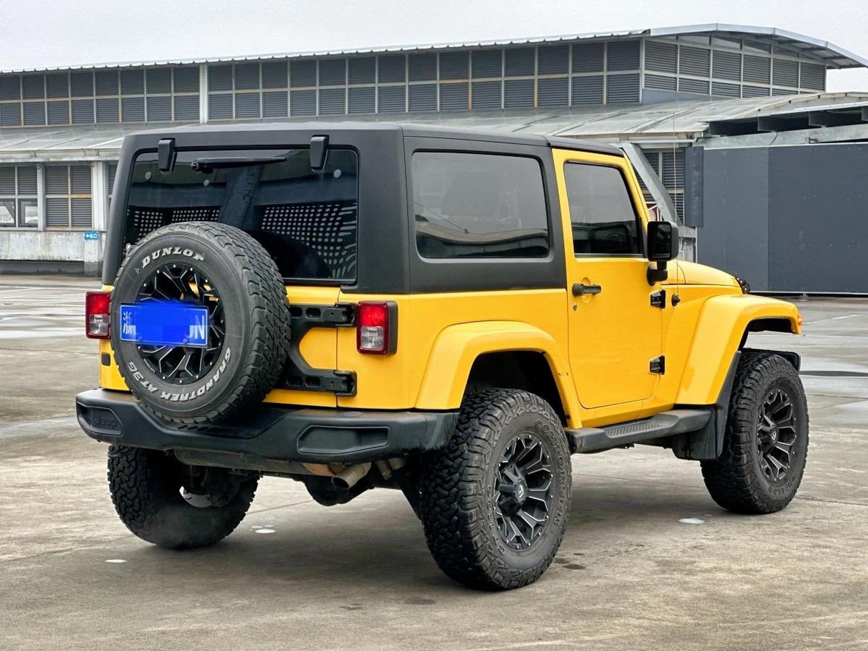 吉普牧马人撒哈拉双门,11年上牌,15万公里,改装十万 原版车! 特价10.