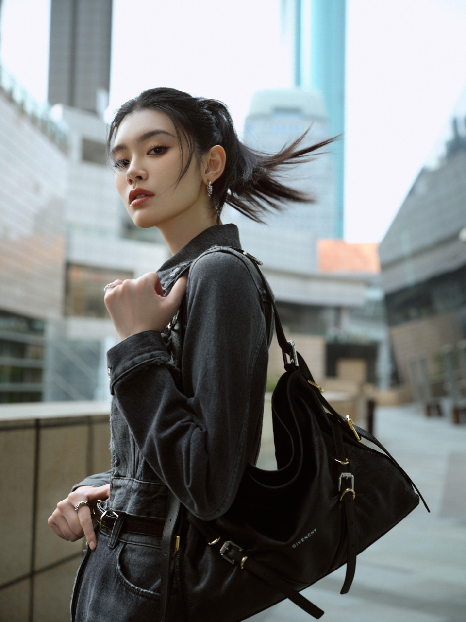 奚梦瑶 今日份上班ming@奚梦瑶 出席纪梵希2023深圳万象城旗舰店活动