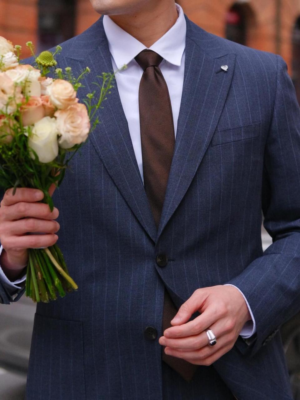 从少年到先生 从稚嫩到成熟 今天参加朋友的婚礼 变身西装绅士 我的