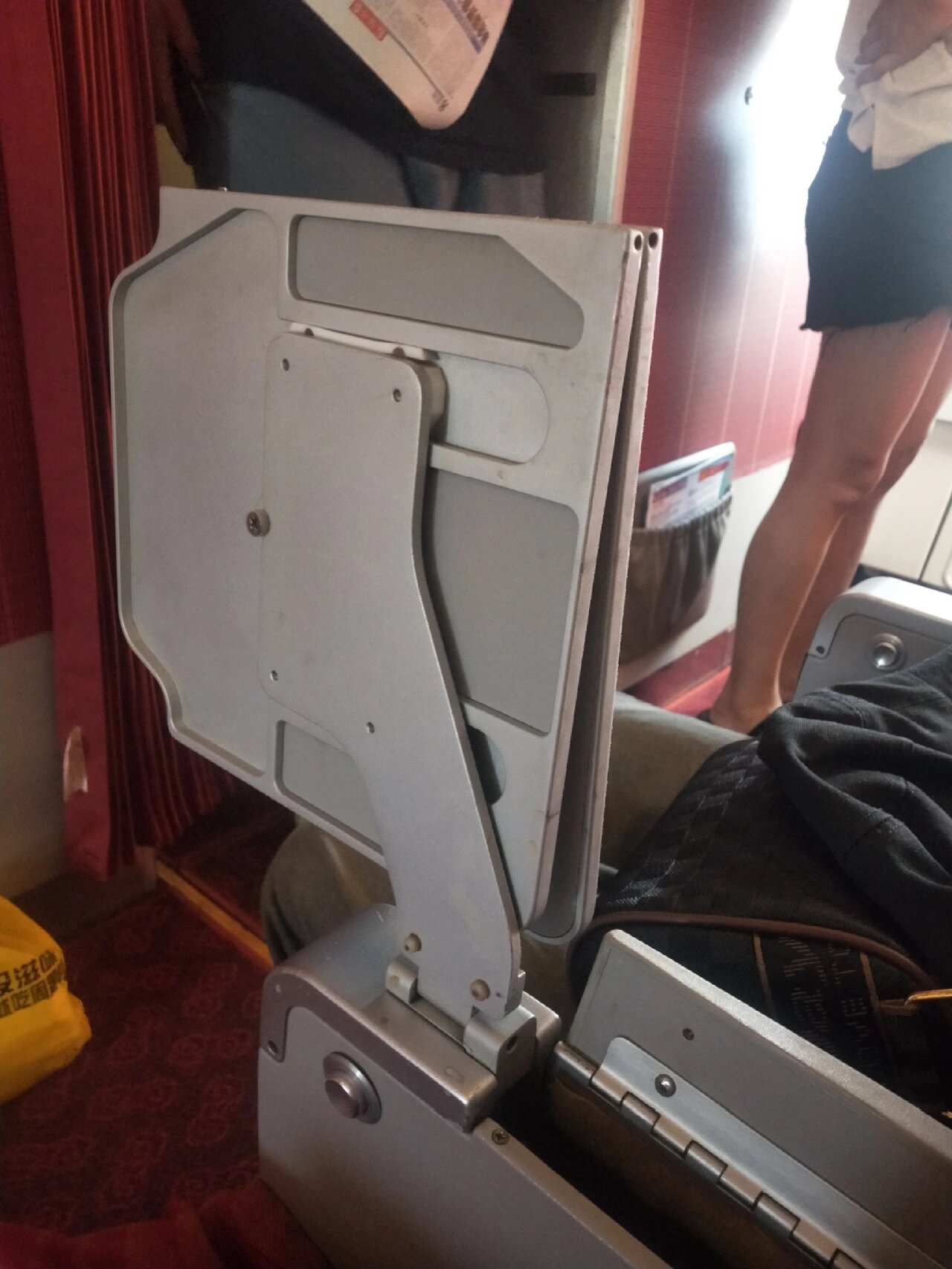 海航的a330经济舱第一排前面的空间是真的大