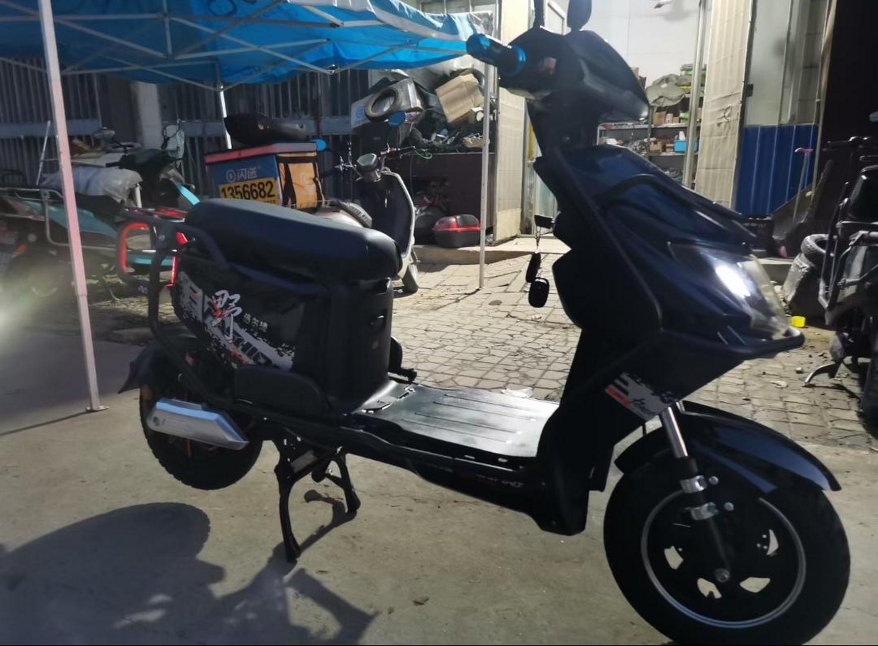 小野电摩一台900米~  绿牌车~     3档调速~  用铁塔大电池~导航58迈