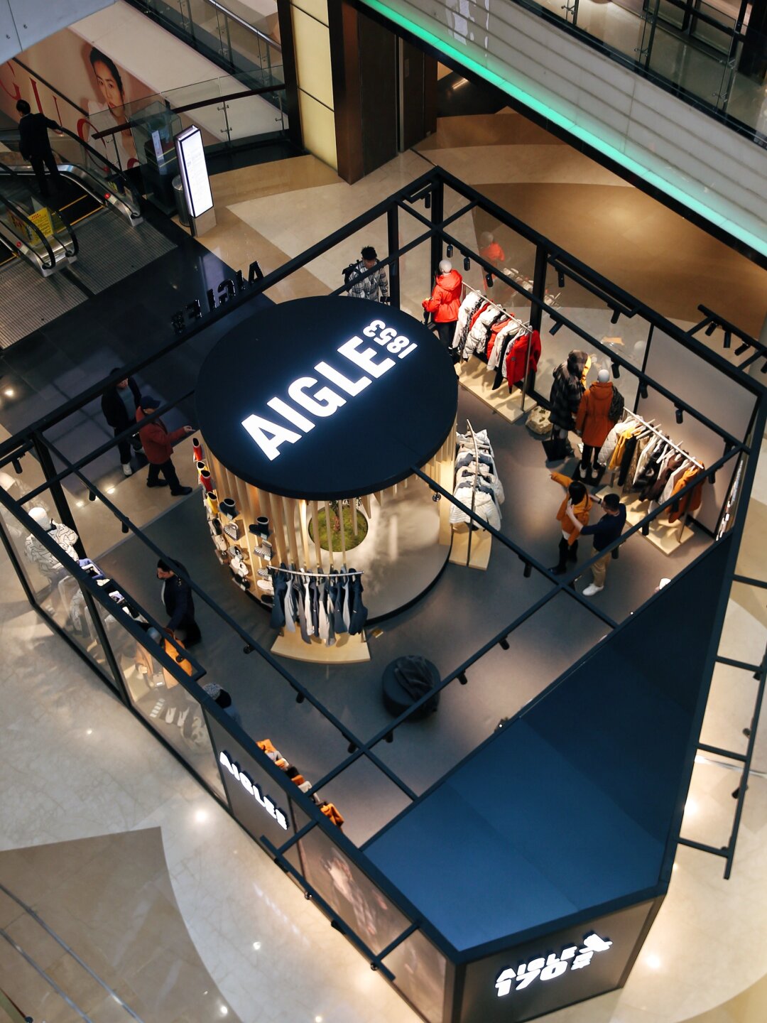 闲逛天美发现了这个快闪店 城市森林的主题设计很吸睛 啊!