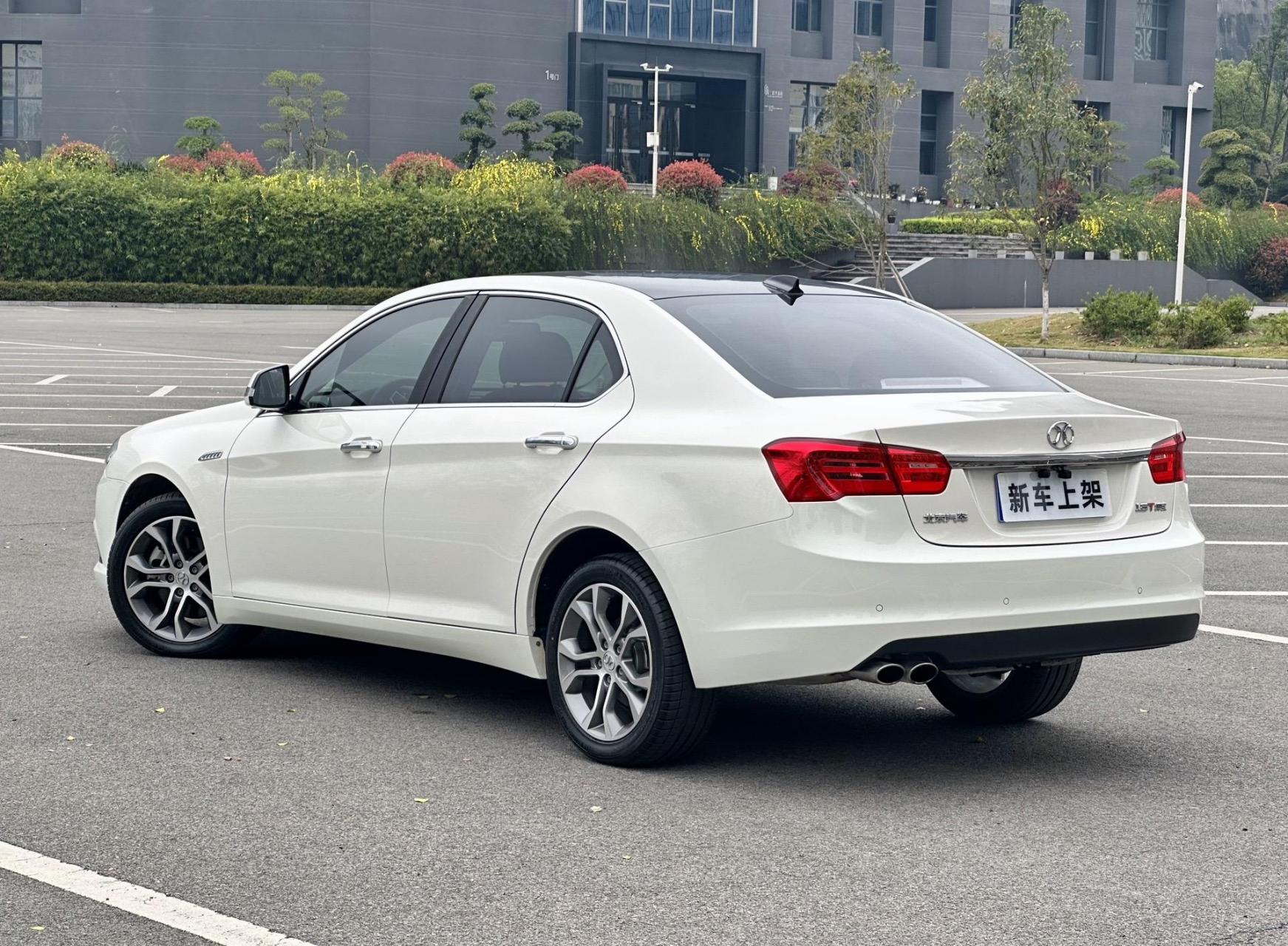 国产奔驰 北汽绅宝d70 19年11月上牌 个人一手 仅仅行驶9900公里 全车