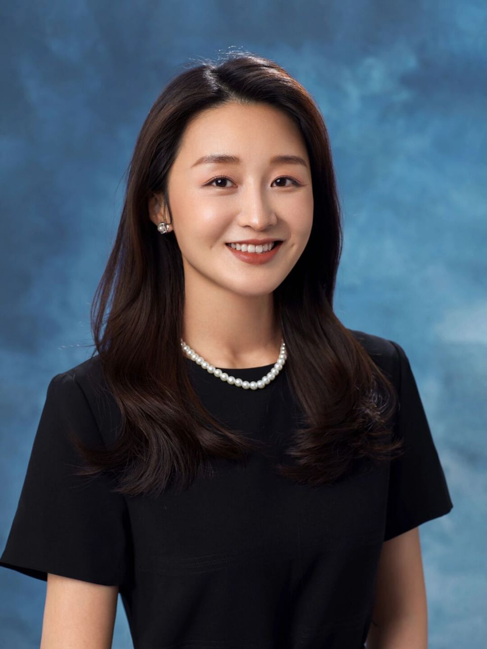 三星小公主李元珠暑假去美国高通实习拍的美式证件照 之所以选择经典