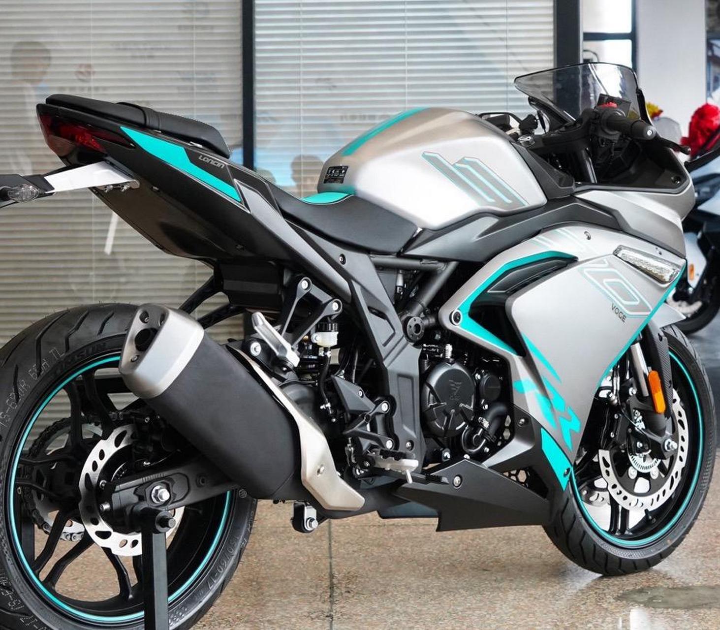 是选择贝纳利龙卷风tornado252r,还是春风250sr,还是无极250rr,无极