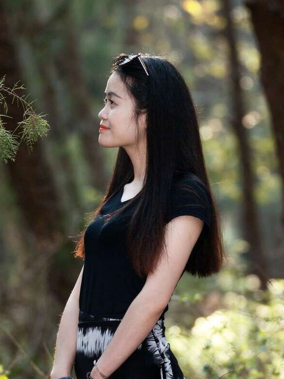 月亮脸,鞋拔子脸,侧脸丑了好多年 鼻子不高,侧面看就是下巴外凸,侧面