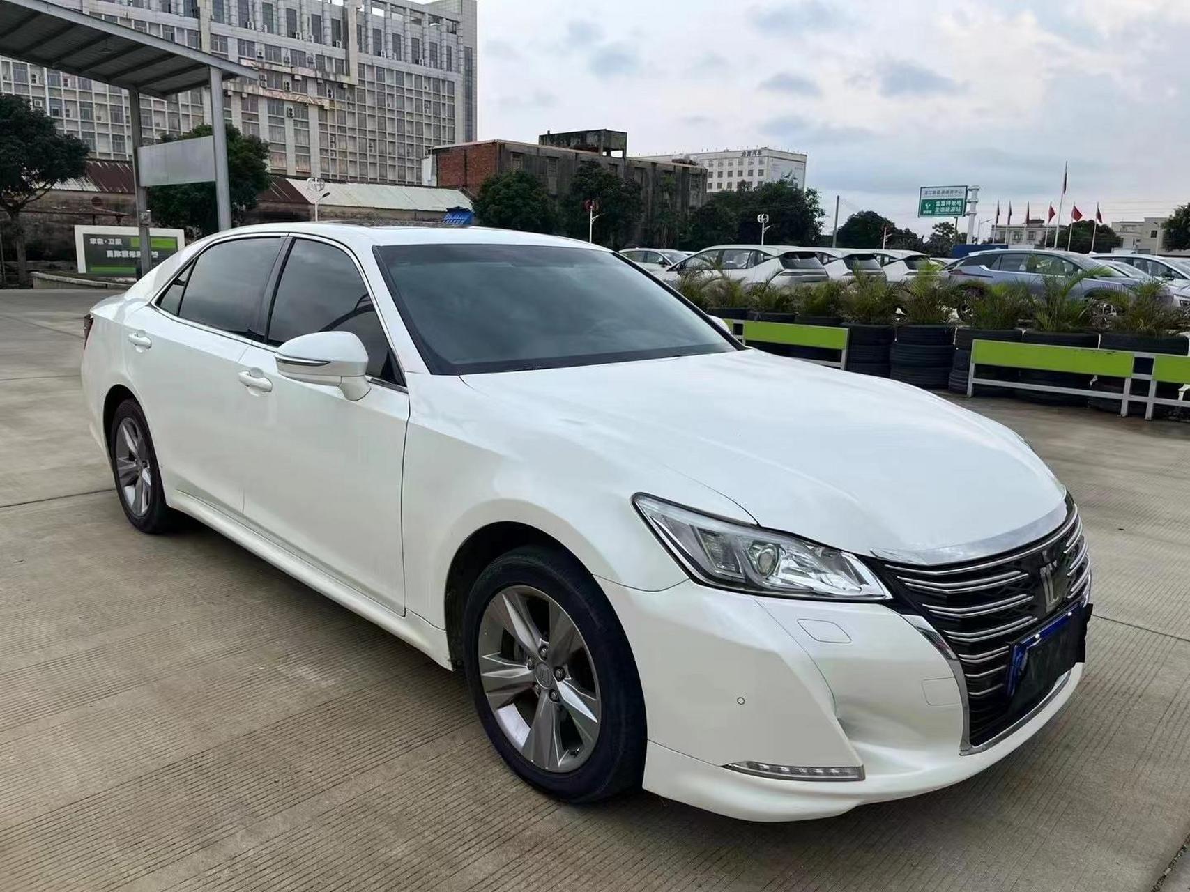 2017年丰田皇冠,2.5l自动智享版本,14万几
