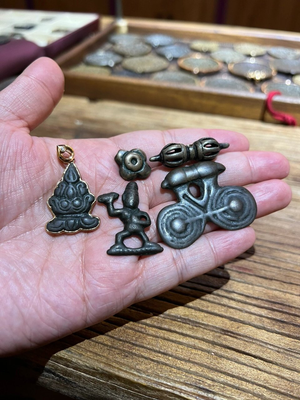 【鉴赏】老天铁托甲的样子,一些能随身佩戴的!