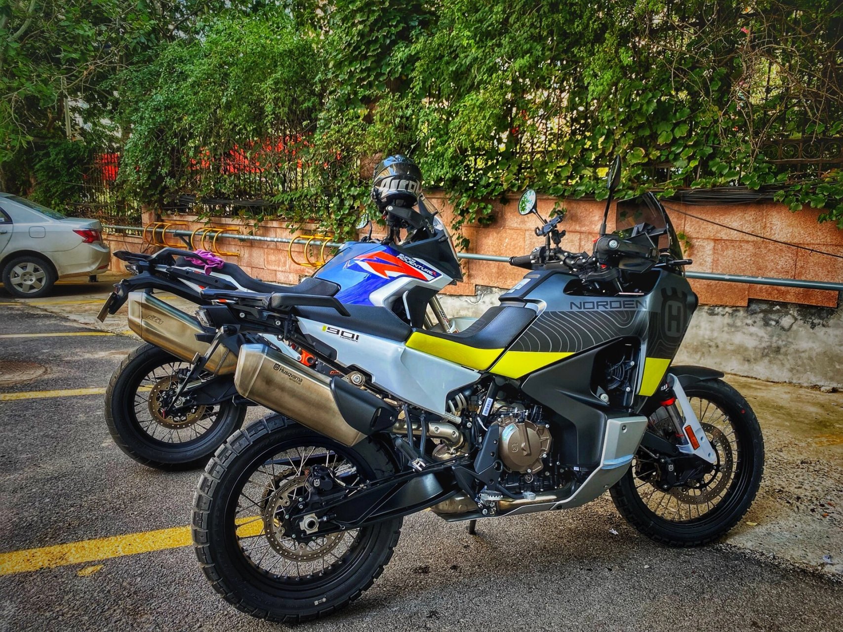 ktm1290adv-胡斯瓦纳 诺顿901