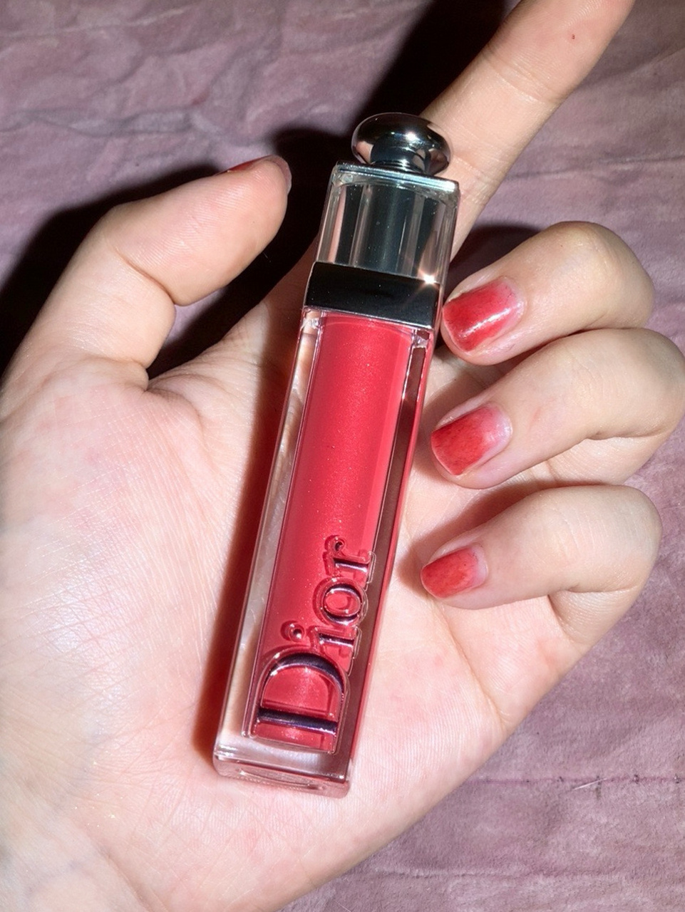 迪奥唇釉买了好多只没来得及给大家po～ 今天po一支巨巨巨冷门的#643