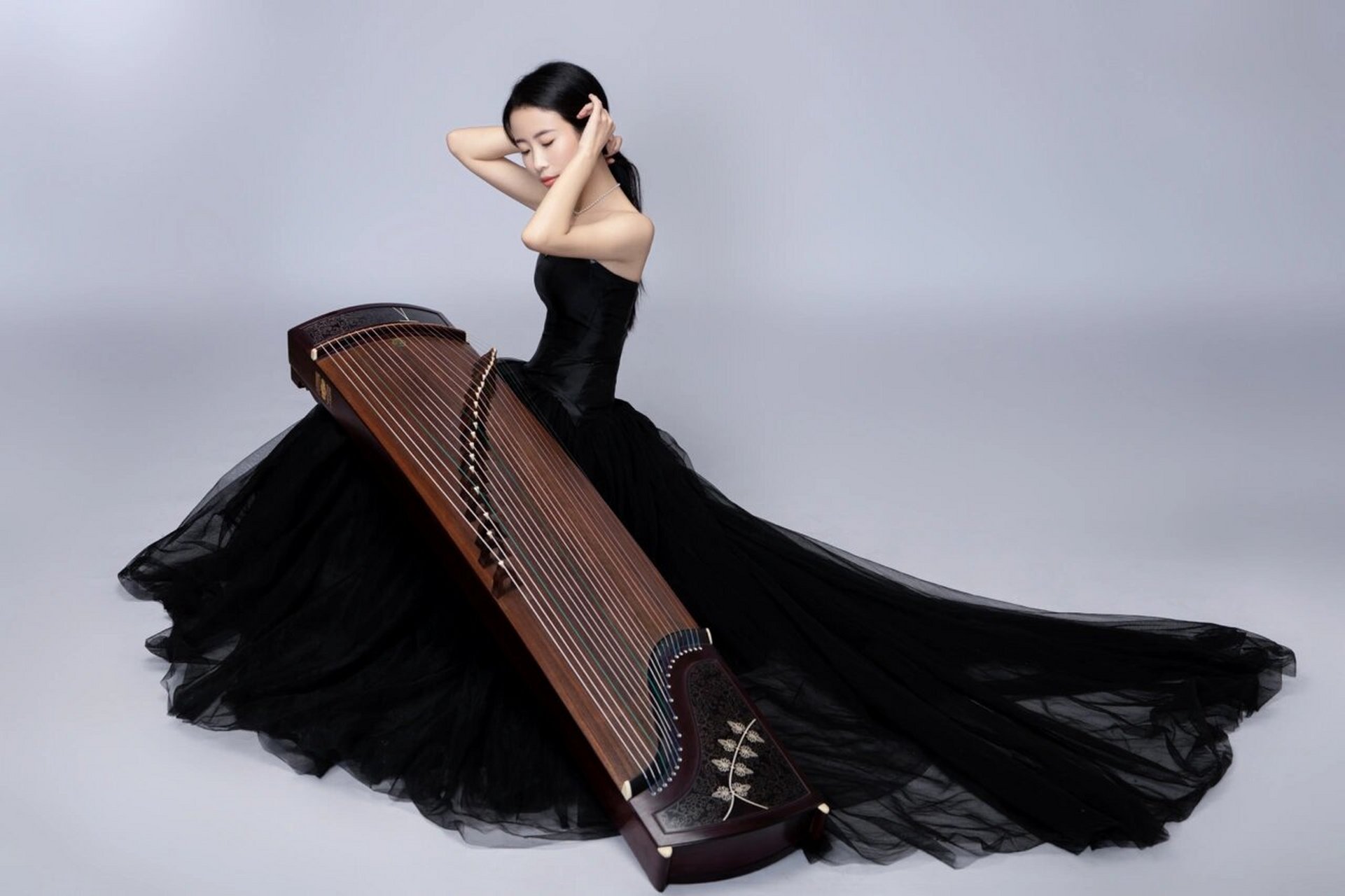 古筝写真|吾与爱筝 来一组黑色系与我爱筝的合影 喜欢的小红薯也可以