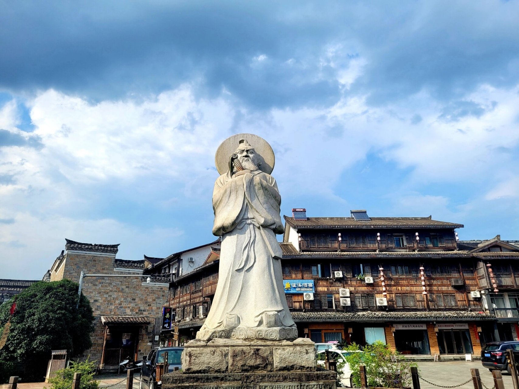 而了解道家文化最好的一个地方就是上清古镇,但是当你来到赏金古镇的