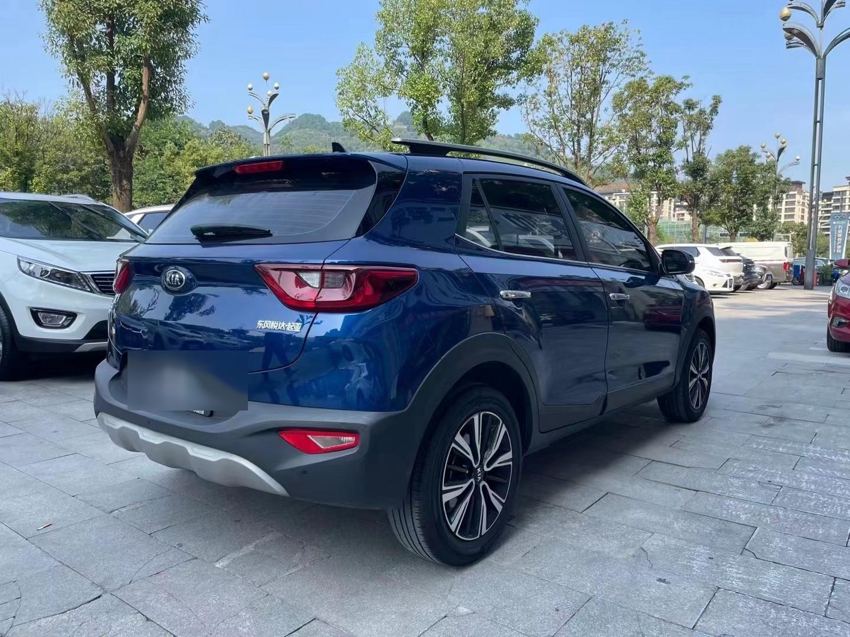 最新拿下一台极品车 20年起亚kx1,自动带天窗,一手户,车内还有小美女