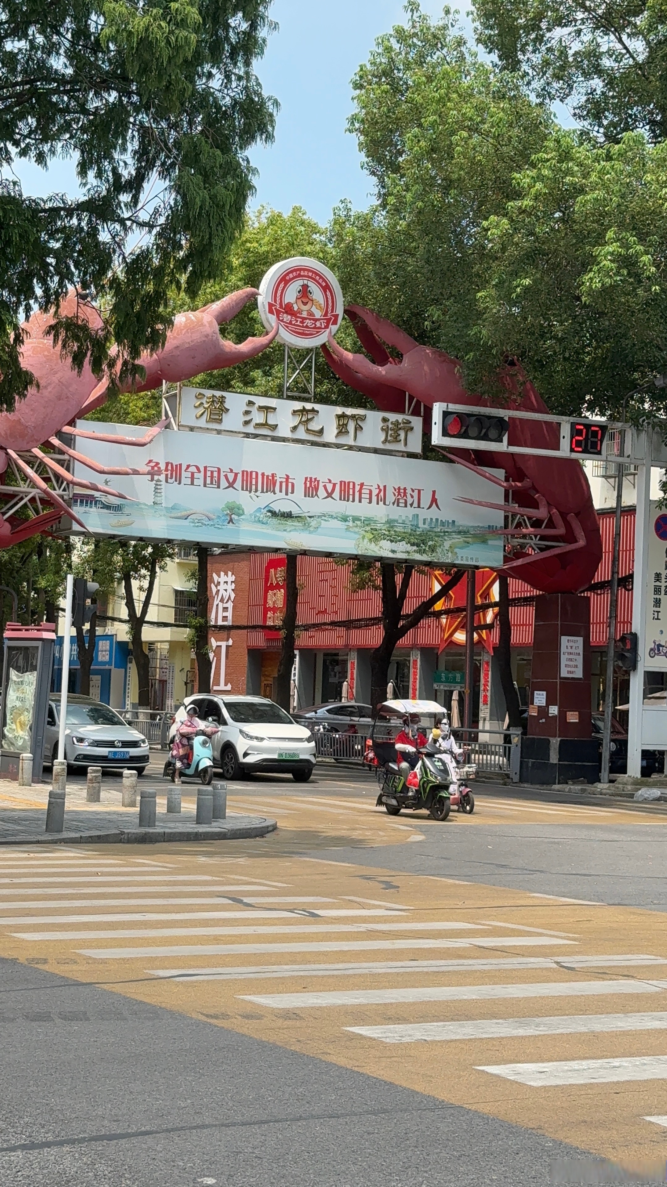 开着岚图梦想家 开到了中国小龙虾之乡,湖北潜江 为的就是一口地道!