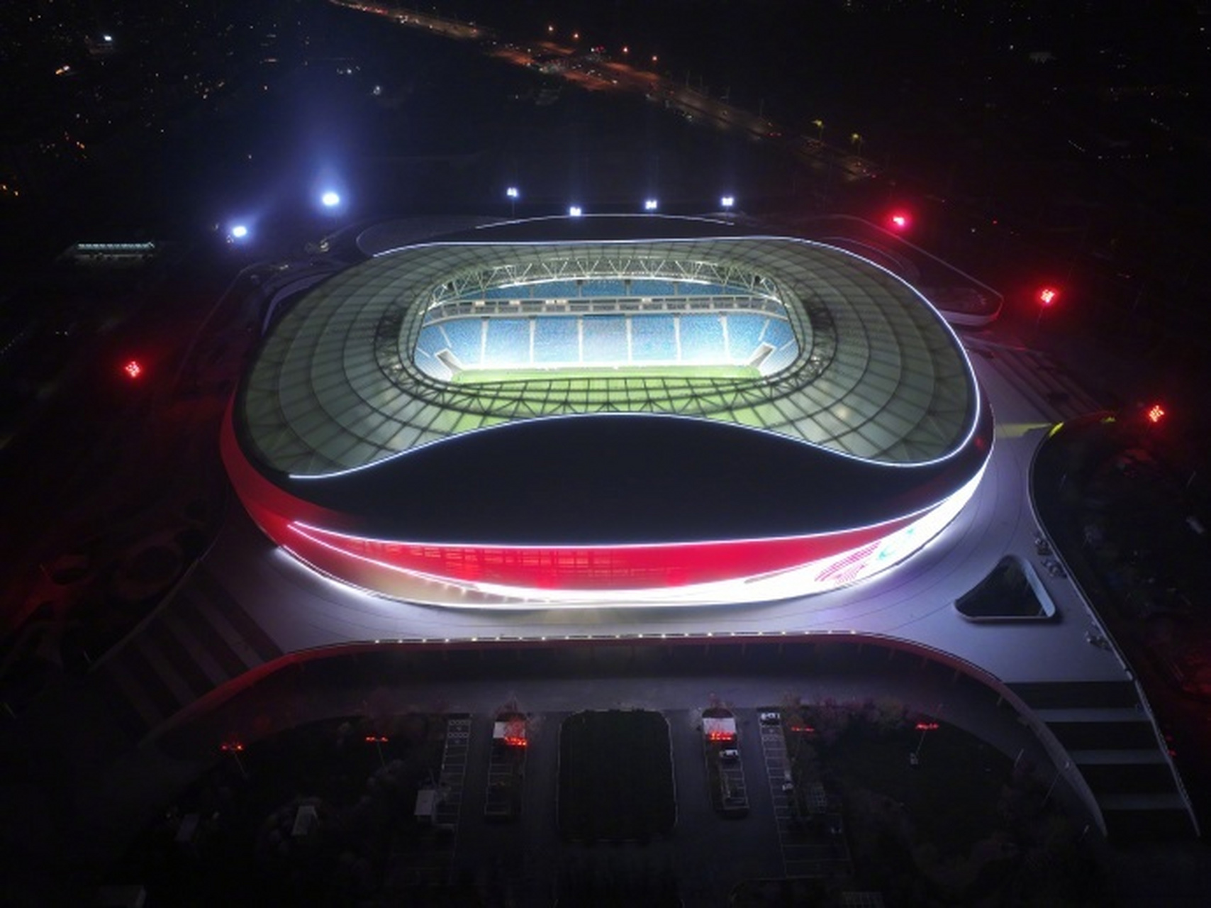 青岛青春足球场正式竣工#[送花花]】近日,由中国建筑集团有限公司旗