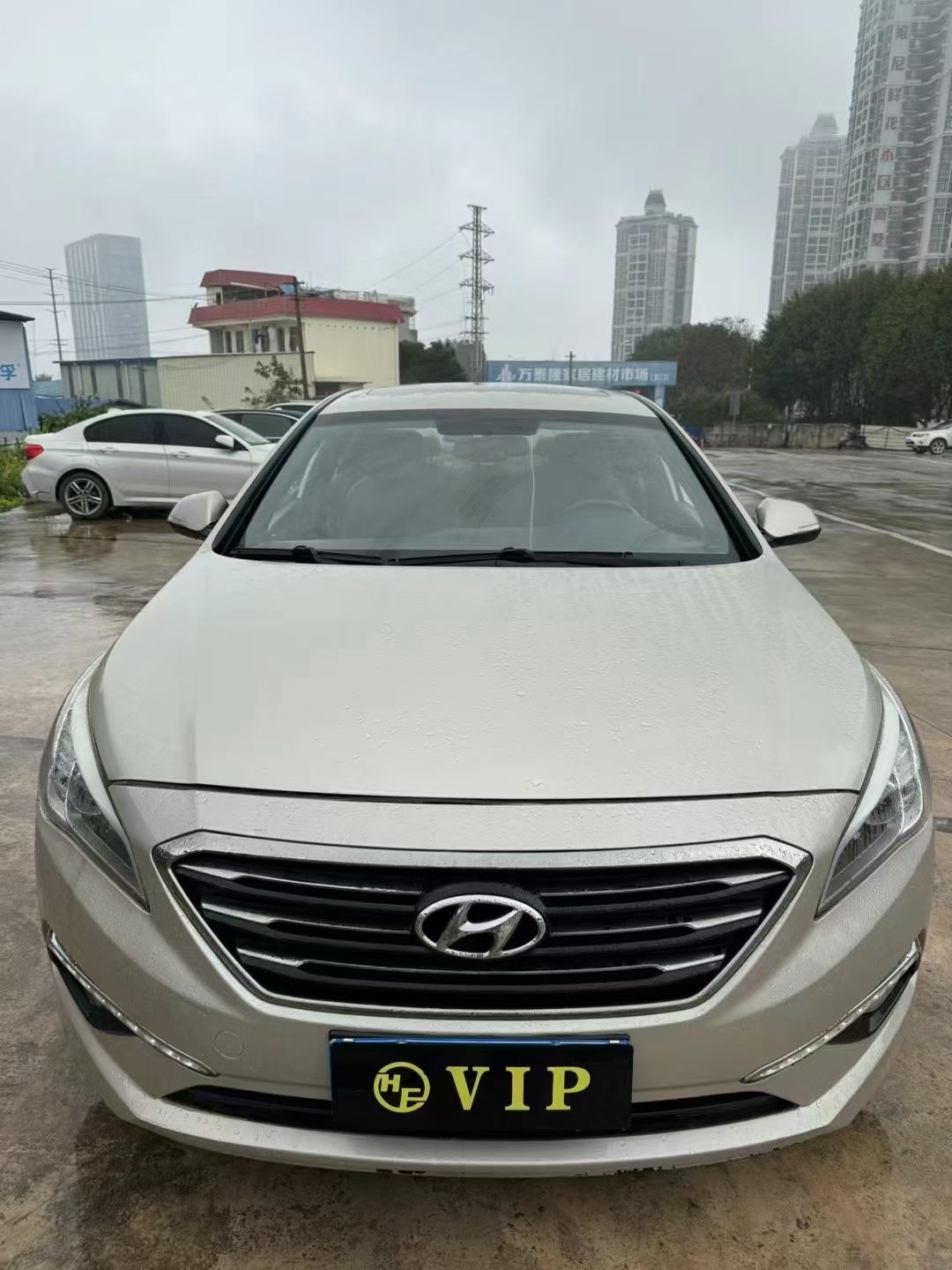 拿下16年现代索纳塔9  排量1.6t  车况精品三包,价格便宜,5.