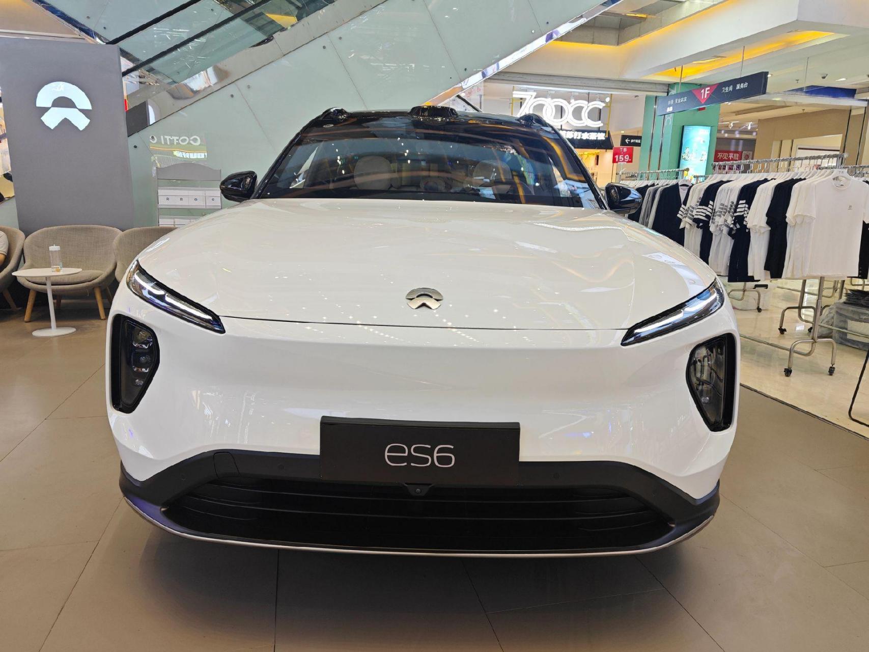 新到展车 蔚来es6 云白外观 云贝米内饰 19寸多幅轮毂 租电只需要26