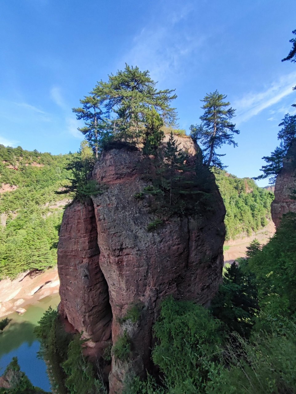 庄浪云崖寺国家森林公园 云崖寺国家森林公园,位于庄浪县东部,陇山
