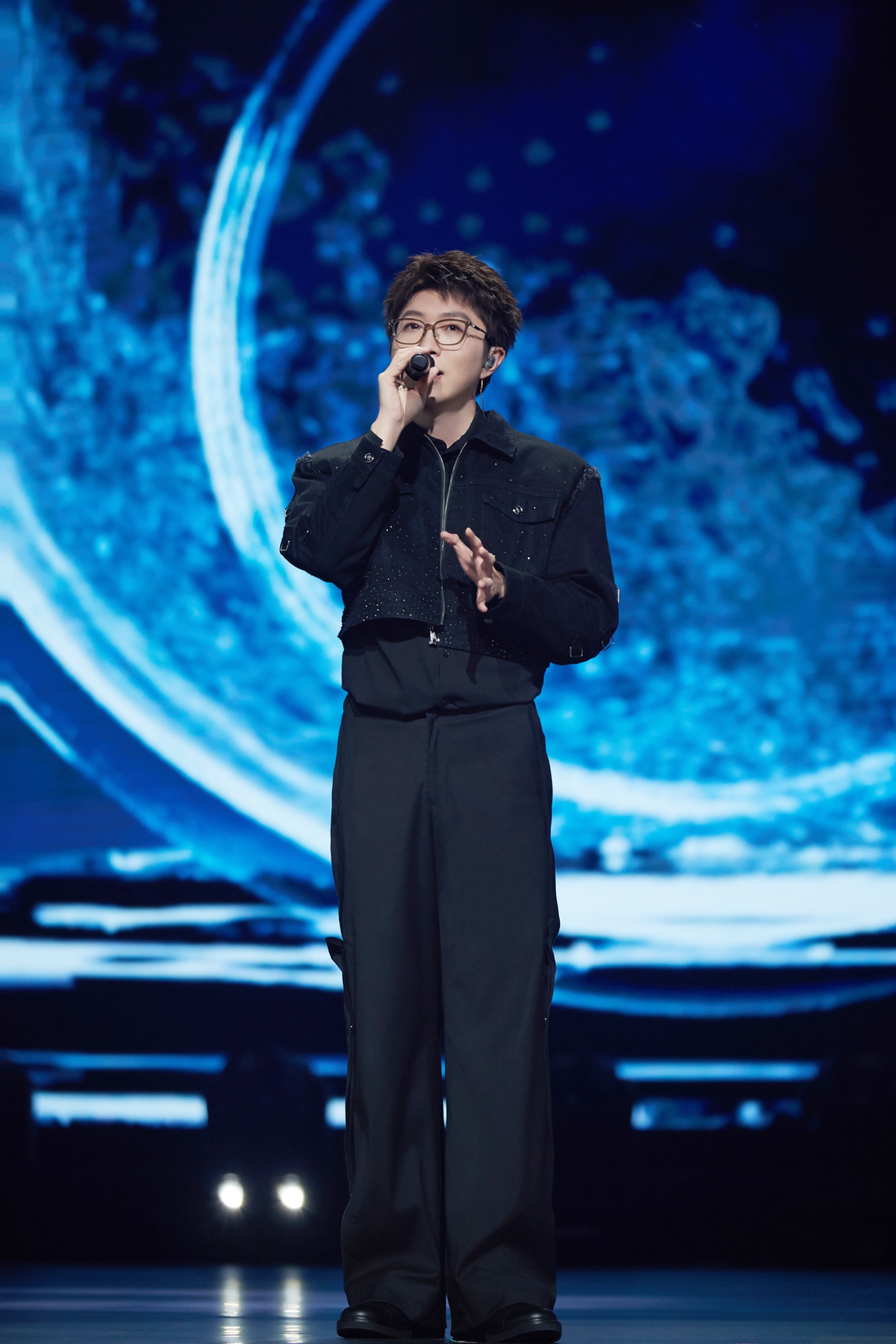 「只在今夜」解锁东方风云榜 首唱舞台,跟随毛不易 的歌声在今夜与