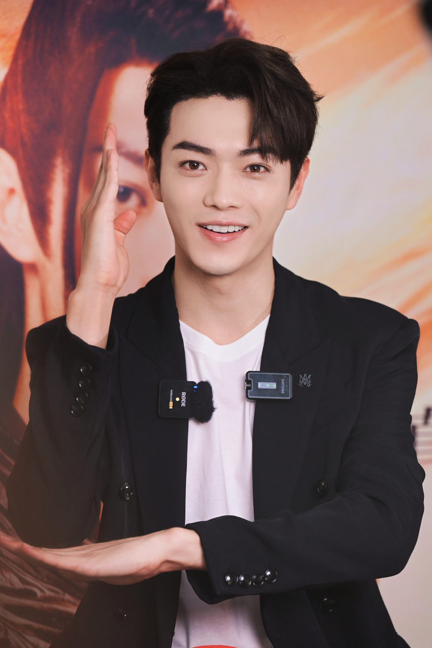 许凯新浪扫楼# xk#许凯东伯雪鹰喊你来许愿#  今日份靓仔上线,我们家