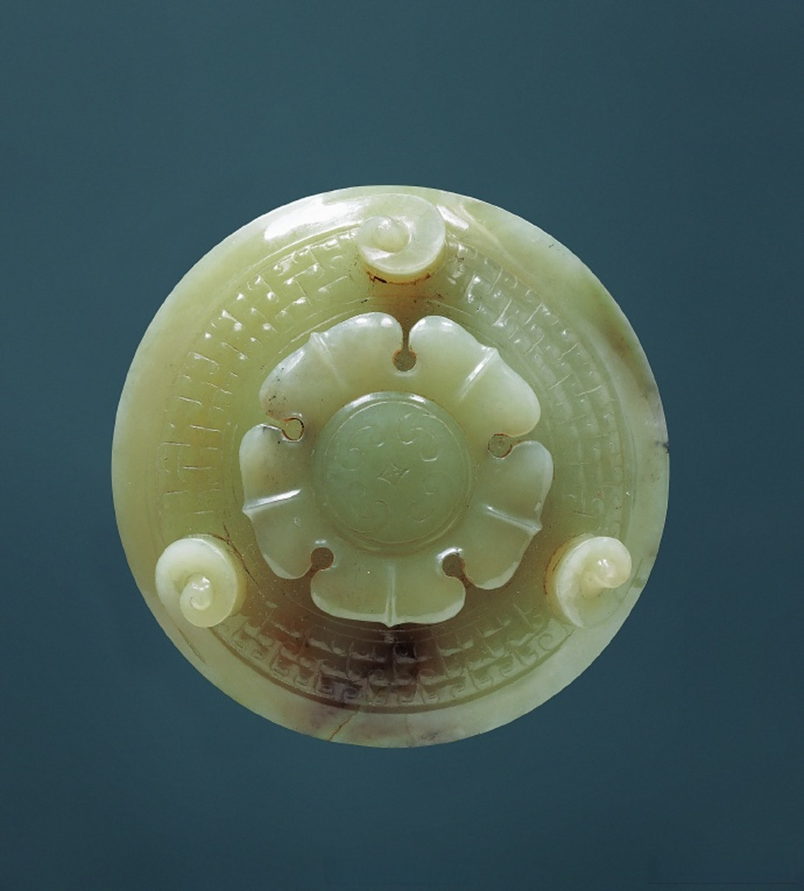 文旅君爱分享# 【#这只汉代和田玉酒杯贵气感十足#】西汉勾连涡纹玉