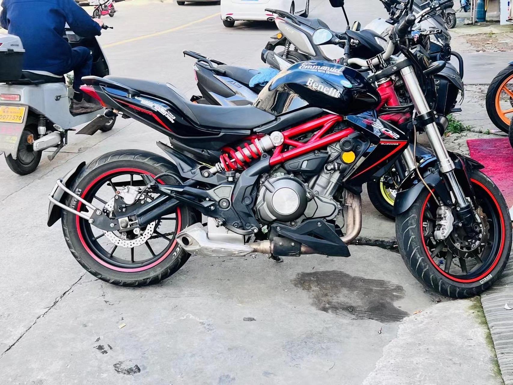 到货15年贝纳利黄龙300,一万八千公里,车况完美,无拆修,无事故