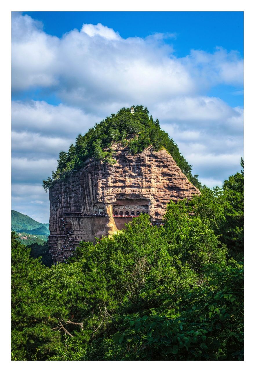 甘肃天水麦积山 麦积山石窟位于甘肃省天水市,与莫高窟,龙门石窟,云冈