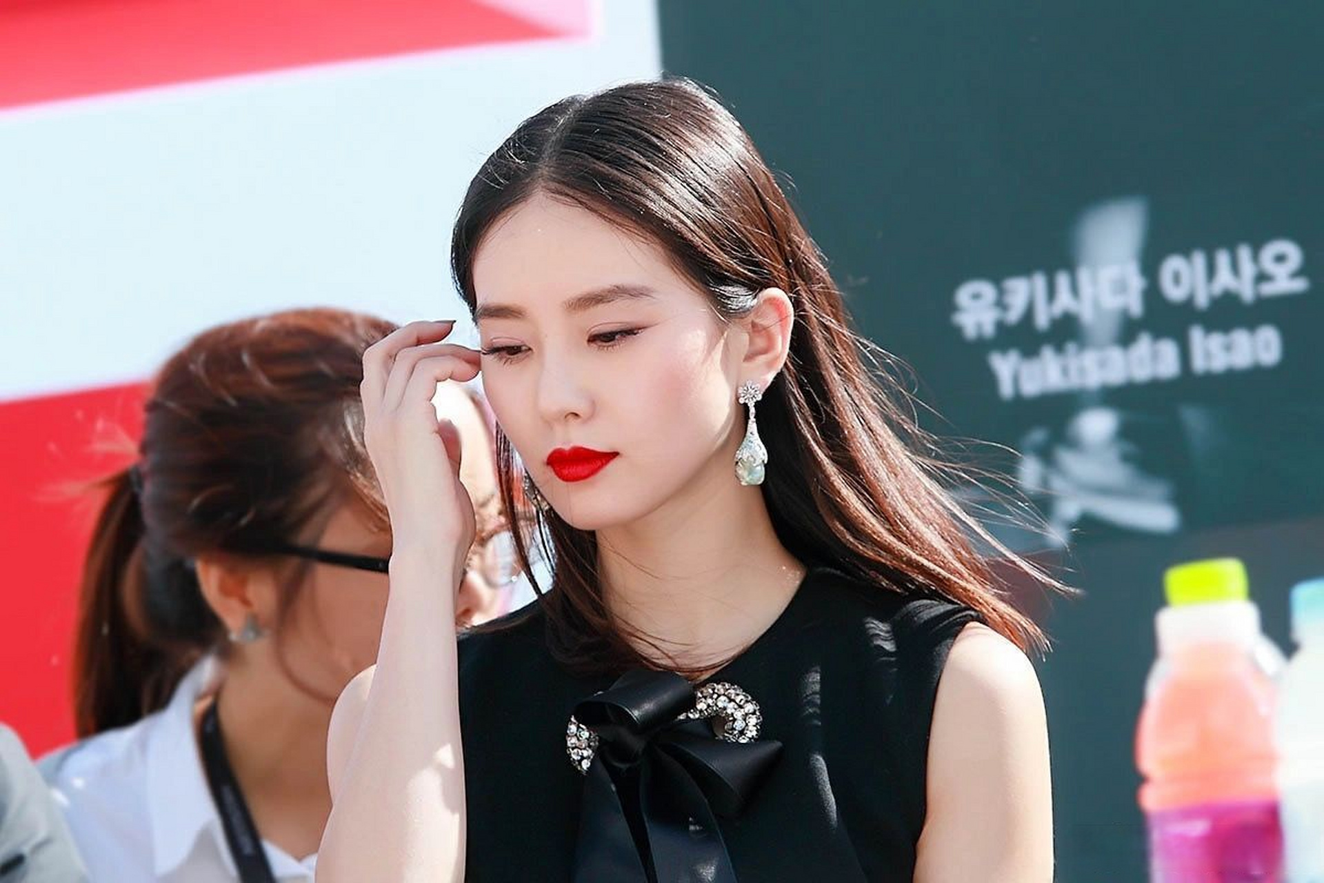 刘诗诗被韩国媒体称作燃烧大陆的美貌,那一天连风也格外眷顾她