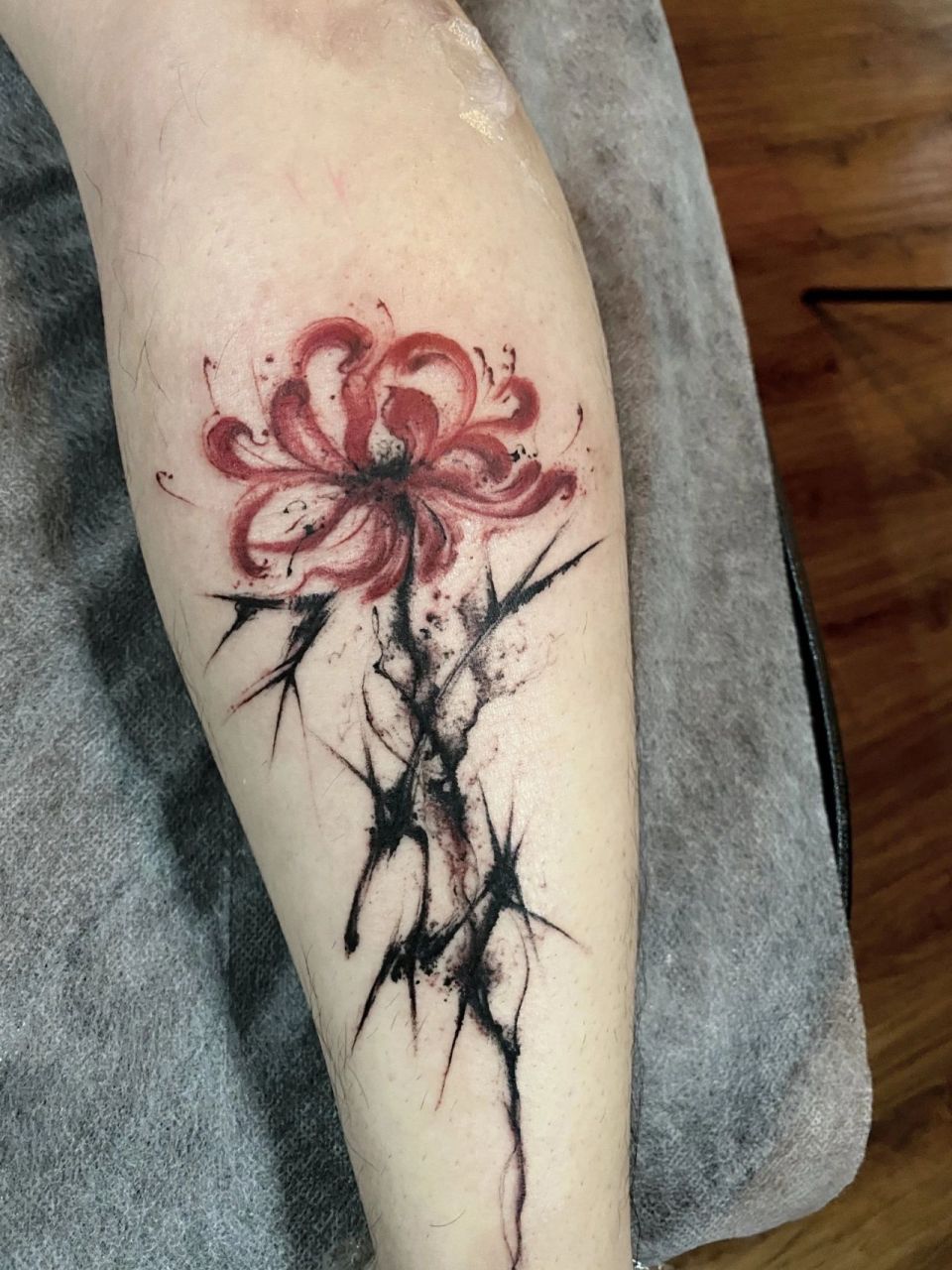 tattoo | 适合男生纹的彼岸花 98是给男生客人设计的彼岸花,不只有