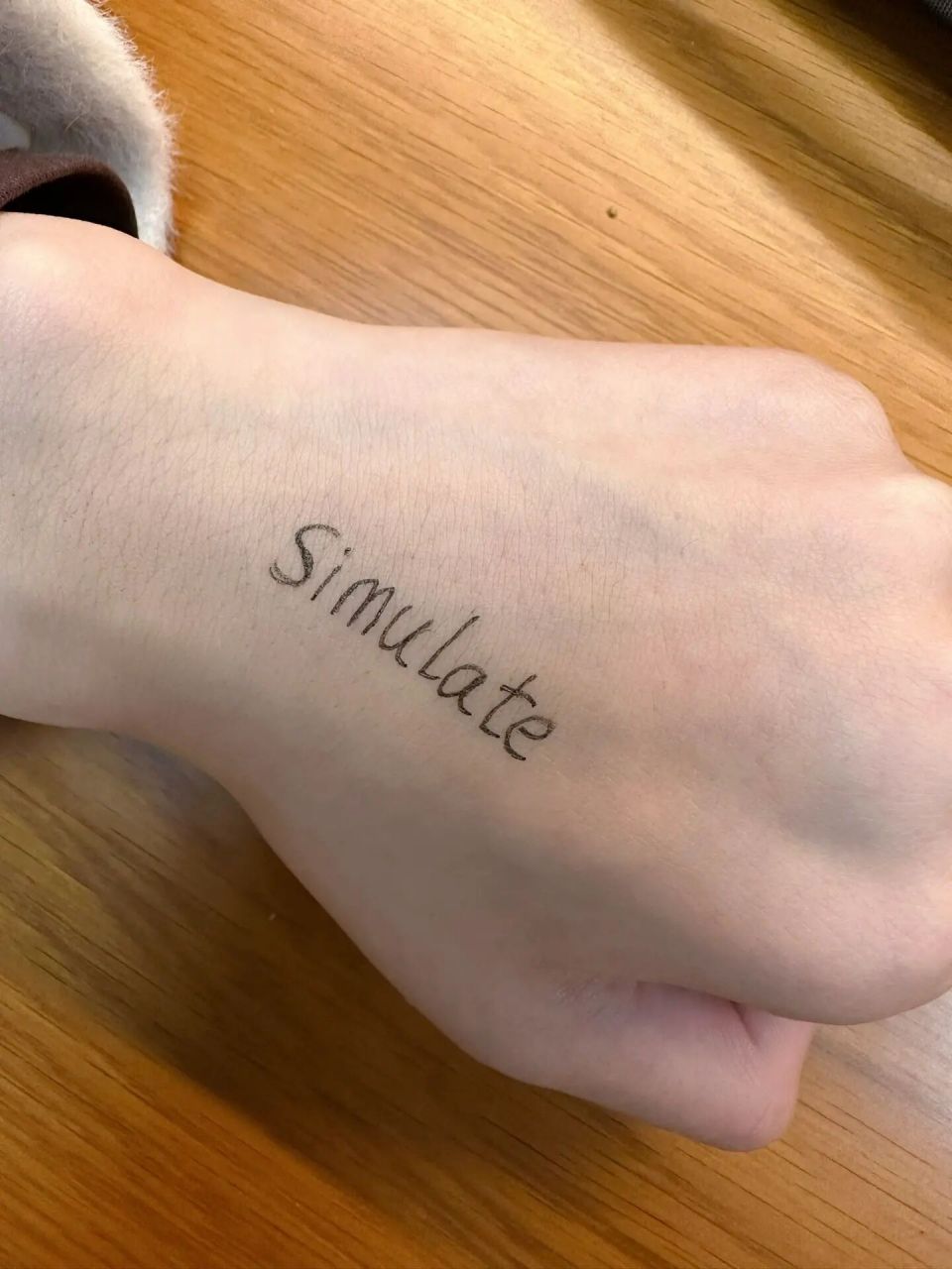 simulate假装;模拟;冒充 stimulate刺激;激发,激励;使活跃 stipulate