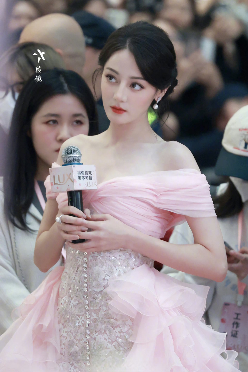 咪咕星鲜事#迪丽热巴应援牌  全世界最甜的水蜜桃公主99今日份的