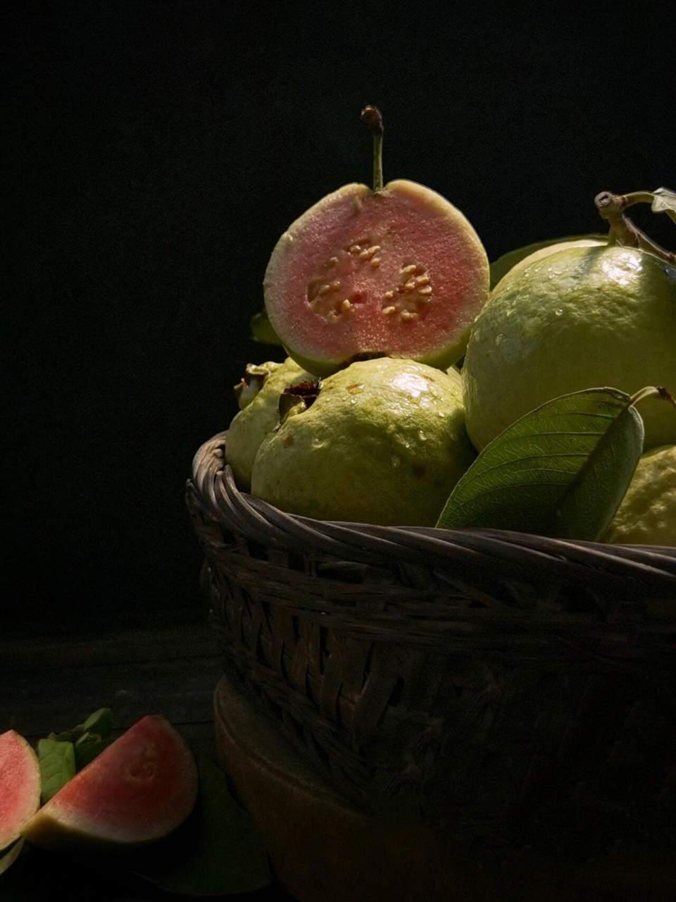 绘画素材|红心芭乐(番石榴) 同事家里承包了一座山种芭乐(也叫番石榴)