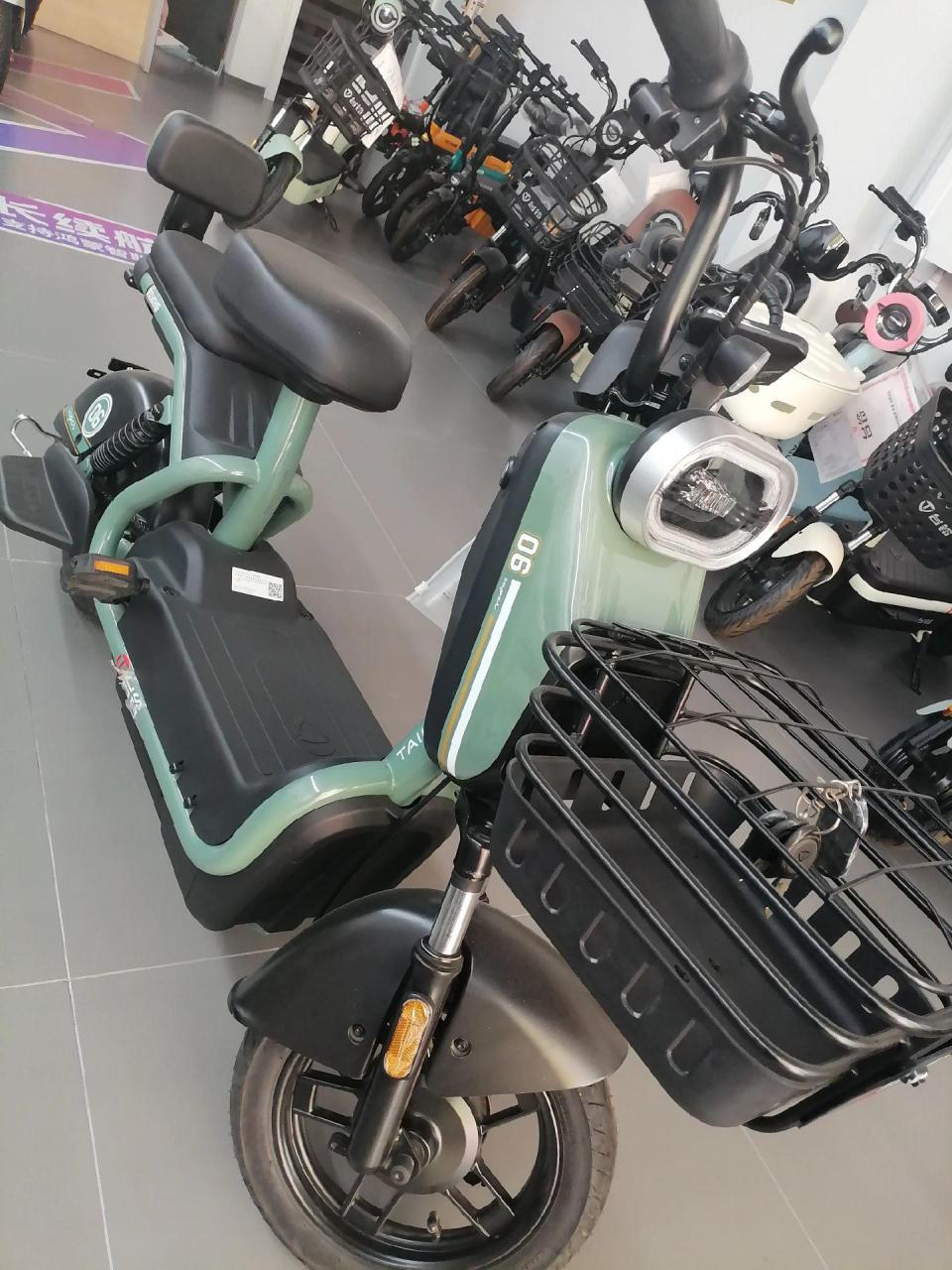 台铃长续航电动车小金牛直降200出,汽车级烤漆,内部电元件防护系统