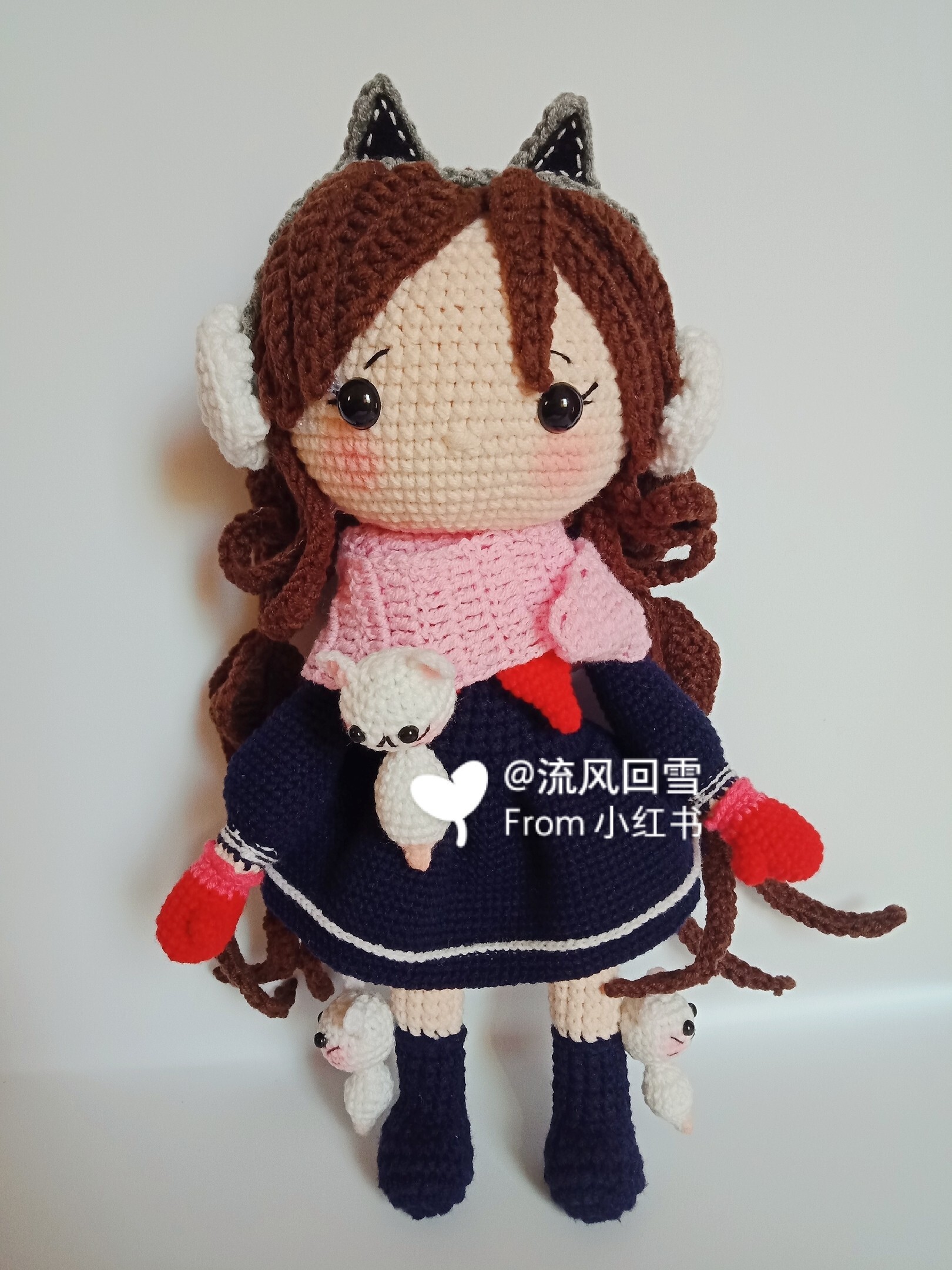 钩针许愿娃娃 二月许愿娃娃,深色线虽然很费眼睛,但还是坚持钩完了,这